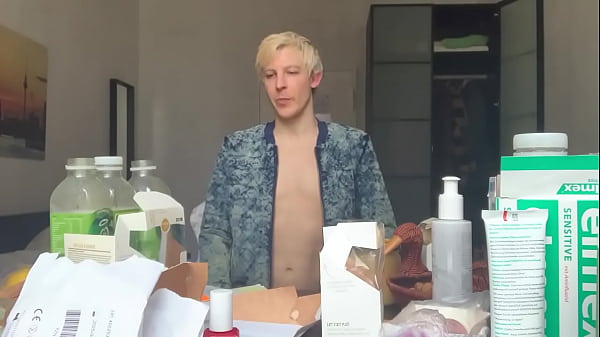 SISSY IS ALWAYS HUNGRY FOR RAW COCK