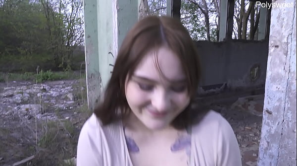 Nonton Russian Blowjob At An Abandoned Construction Site thumbnail