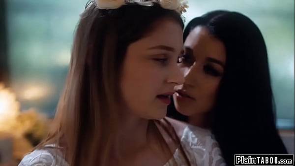 Play MP4 - Busty bride pussy licked by former bff