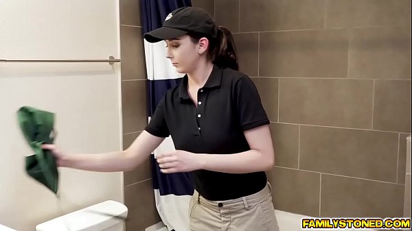 Nonton Kyra Rose Blowjobs Her Stepuncle Huge Man Meat After The Photoshoot! thumbnail