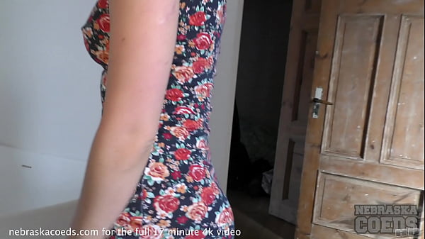 Nonton Fresh Hairdresser Earning Extra Cash With A Big Fat Glass Dildo While Bathing thumbnail