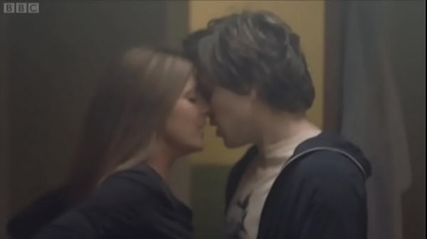 Nonton Nina Zanjani - Wallander thumbnail