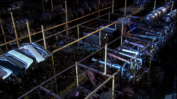 Nonton The Agent Couple Fuck Quick In The Stolen Auto Parts Warehouse thumbnail