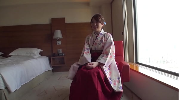 Nonton あいか 22歳 大学生 最後は正常位で思いっきり突き上げて、あいかさんの可愛いお顔に発射してフィニッシュ！！おち○ぽを咥えて綺麗にしてくれた thumbnail