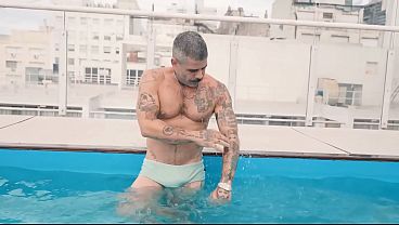 BRASILEÑ_O XL ME ENCUENTRA EN LA PISCINA Y ME LLEVA A SU CAMA PARA FOLLARME CON SU INCREÍ_BLE VERGA GORDA BRASILEÑ_O XL ME ENCUENTRA EN LA PISCINA Y ME LLEVA A SU CAMA PARA FOLLARME CON SU INCREÍ_BLE VERGA GORDA