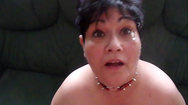 Chienne Marie arros&eacute;e de foutre sur son visage 