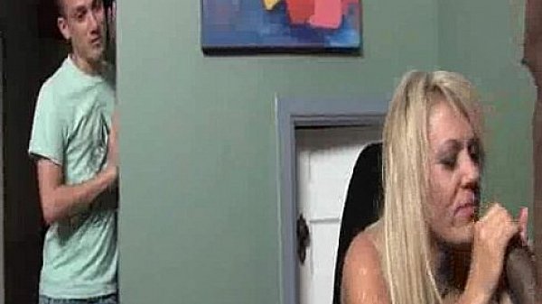 Nonton Mom Swallows Black Cum thumbnail