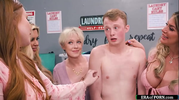 Nonton Five Big Tits Milfs Decide To Give A Clueless Guy A Helping Hand With The Laundry.the Cougars Take Off His Shorts And Give Him A Deepthroat Blowjob thumbnail
