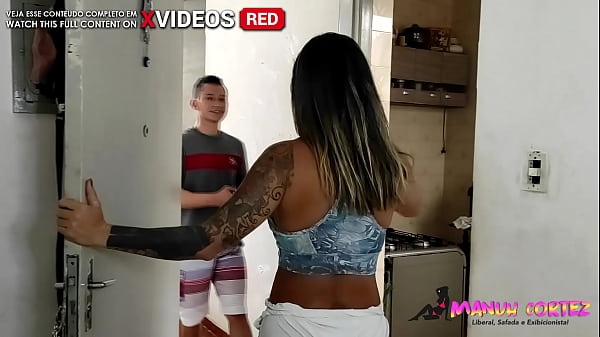 Fiquei Louca De Tes&atilde;o E Chamei O Novinho Pra Foder Meu Cu thumbnail