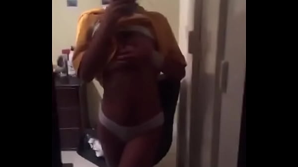 JOVENCITA CACHONDA SE DESNUDA EN SUS VIDEOS