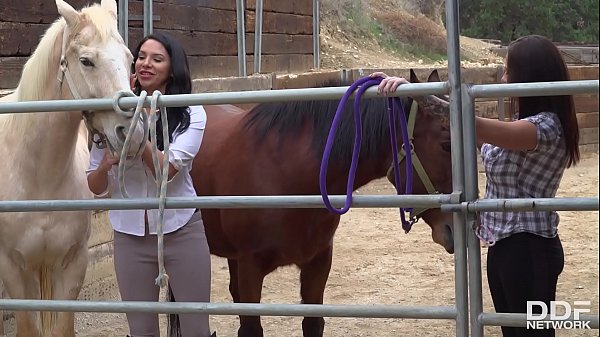 Nonton Barnyard Fuck With Missy Martinez & Lylith Lavey Makes You Wanna Cum Instantly thumbnail