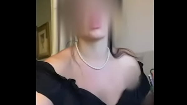 Ela Joga Video Hame Sem Calcinha E Toda Molhada thumbnail