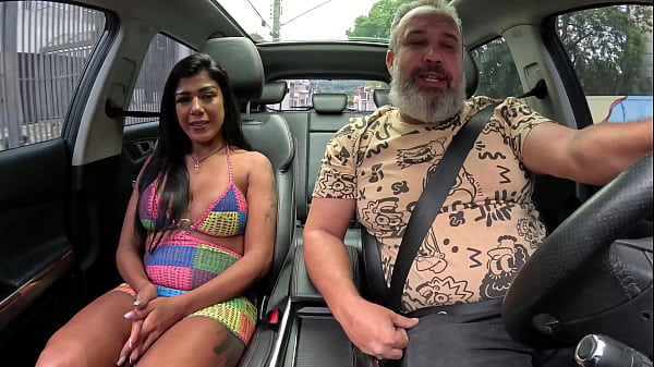 A Milf Mulata Entrou Na Carona E Liberou At&eacute; O Cuzinho No Pelo - Iara Alves thumbnail