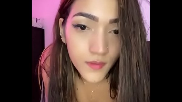 Nonton Muestra Su Pezon En Live thumbnail