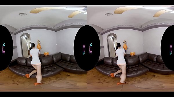 Skinny Brunette Rips Off Her Clothes And Masturbates In Virtual Reality thumbnail