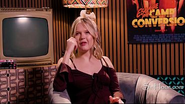 Watch tiny bomb coco lovelock talk about things she likes