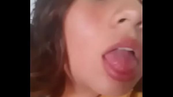 Nonton Elizabeth De Cancun Sacando La Lengua thumbnail