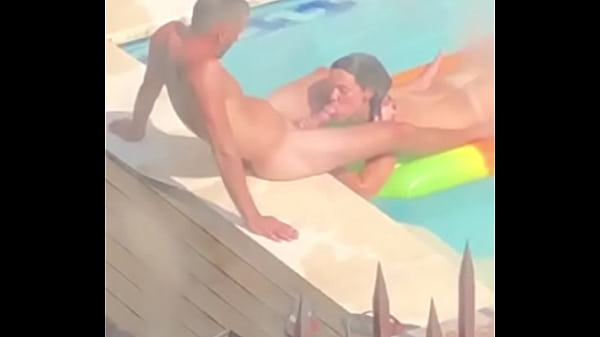 No Se Da Cuenta Que Su Novio La Graba thumbnail