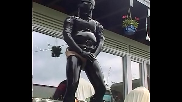 Roxina2003latexandrubberout010803xxl.wmv thumbnail