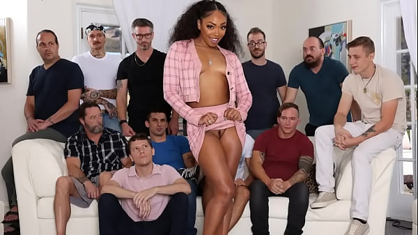 Nonton Gorgeous Black Enjoys Cock-sucker Blowing Crowd Of White Dudes thumbnail