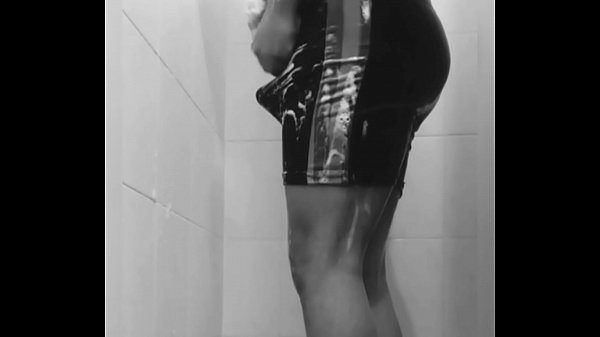 Jalandomela Con Traje De Ba&ntilde;o Apretado thumbnail