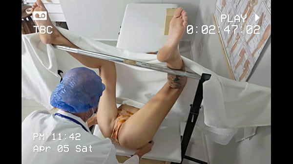 Madrasta Leva Enteada Pela Primeira Vez Ao Ginecologista Clandestino! thumbnail