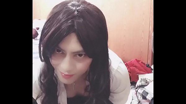 crossdresser masturbates 