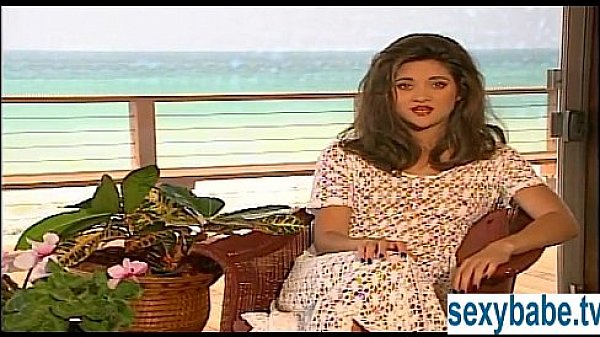 Nonton Tanned Superbabe Rubs Herself On Sandy Beach thumbnail