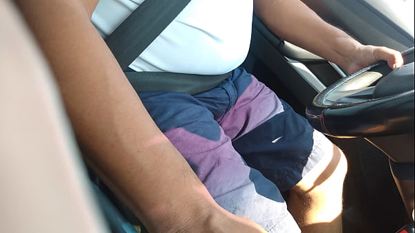 Segunda parte del taxista que se deja grabar y no tocar ,me dejó_ muy caliente y me encantan los machos que dejan que nos demos el taco de ojo