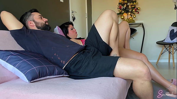 Eu Abri Minha Meia-irm&atilde; Como Se Ela Fosse Meu Presente De Natal Esta Manh&atilde; thumbnail