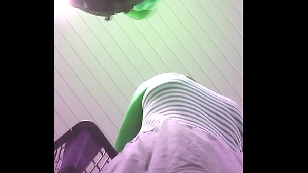 Por Baixo Da Saia Na Fila Da Verdureira thumbnail