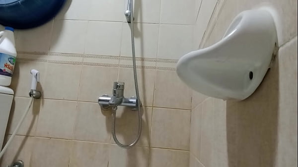 Nonton Are You Peeking At Me While I'm Showering? thumbnail