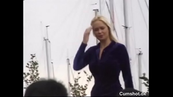 Nonton Dina Jewel Fucks In Public (no Sound) thumbnail