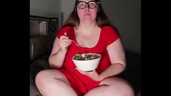 Asmr Huge Salad Mukbang: Bbw Crunching And Gulping (4k Portrait) thumbnail
