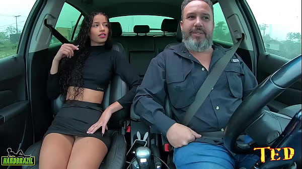 Manoela Fernandes Entra No Carro E Fica Toda Pelada Nas Ruas De Mongagu&aacute; thumbnail