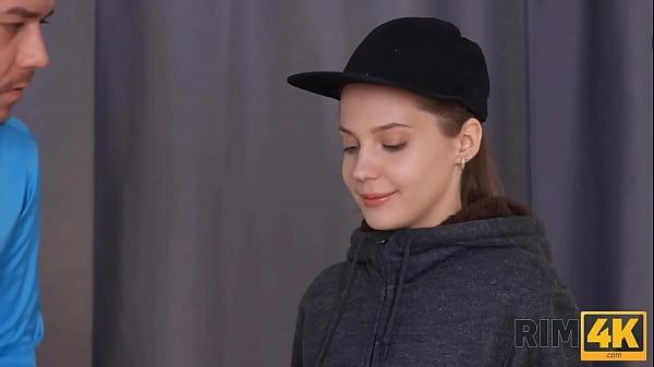 RIM4K. Good tips are the reason for delivery girl to lick guy's ass 