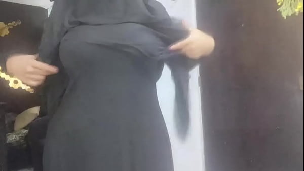 Arabian Squirting Her Fat Pussy In Her Burqa thumbnail