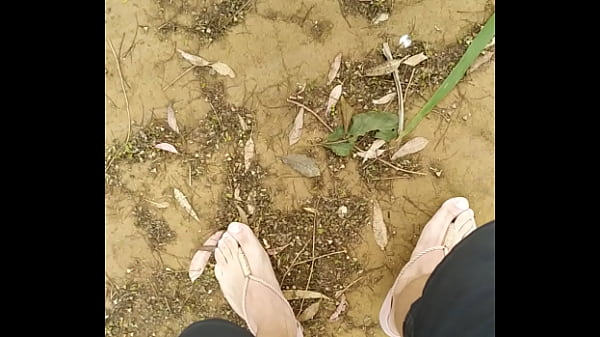 Andando de rasteirinha no parque