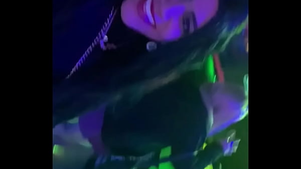 Mamando Gar&ccedil;on Escondido No Banheiro thumbnail