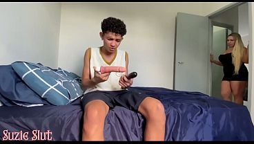 Encontrei meu enteado com meus consolos sexuais e fiz ele como meu objeto do sexo anal video completo no red