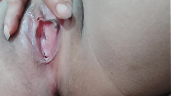 I'_M STANDING NEXT TO THE CHRISTMAS TREE AND I'_M STARTING TO HAVE FUN TOUCHING MY VAGINA AND CARESSING MY HOT CLITORIS. I'_M A LADY WHO WANTS TO FUCK ON CHRISTMAS