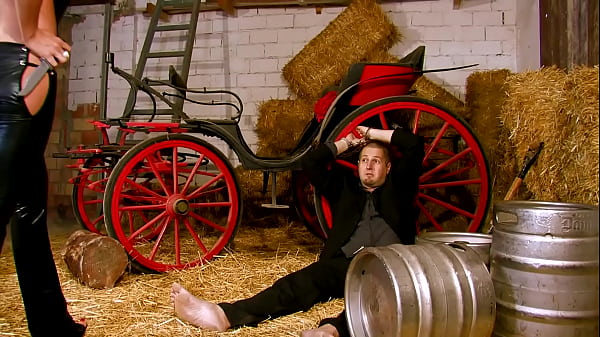 Nonton Leather Dressed Brunette Milf Riding A Huge Cock thumbnail