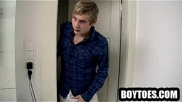 Two Hunks Sucking Each Others Toes In A Bathtub thumbnail