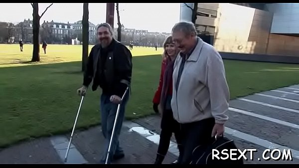 Nonton Beautiful Chick Gives Oral Job thumbnail