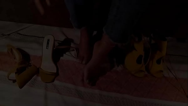 Nonton Sexy Legs And High Heels Dangling thumbnail