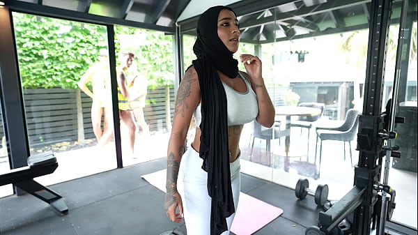 Arab Girl Turns On The Workers In The Gym And We End Up In A Gangbang thumbnail