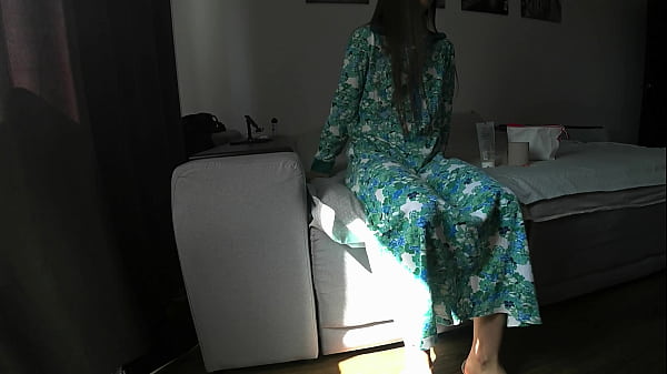 Измены в отношениях.Жена трахается с другом пока муж на работе 