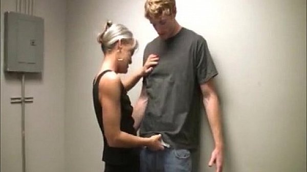 Nonton Big Facial For The Horny Granny thumbnail