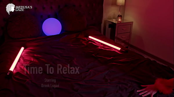 Nonton Time To Relax - Starring Brook Logan thumbnail