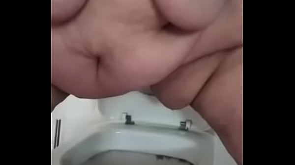 Nonton Madura Rellena Xxl En El Ba&ntilde;o Meando thumbnail